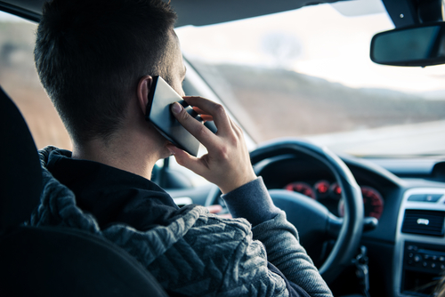 היסח הדעת- שימוש בטלפון נייד בעת הנהיגה