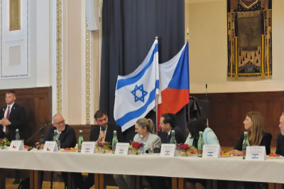 המפגש עם הנשיא בבניין הקהילה היהודית