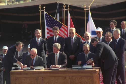 טקס חתימת הסכם השלום במסוף הערבה בגבול ישראל-ירדן, סמוך לאילת, אוקטובר 1994