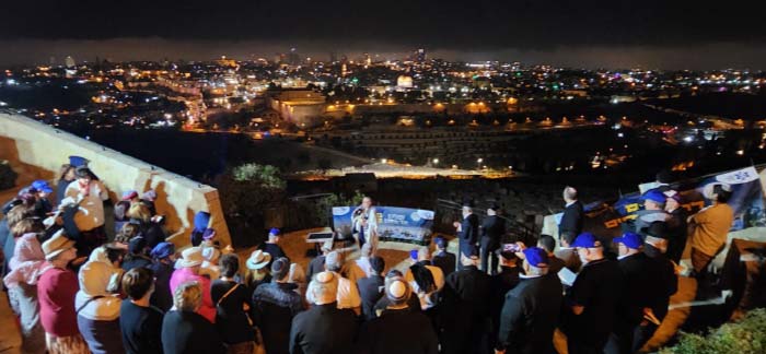 אמירת סליחות בהר הזיתים עם 'קרן אביה', השנה